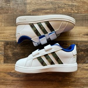 NWOT adidas GRAND COURT 2.0 White/Blue/Camo Kids 10K